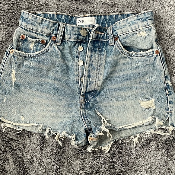 Zara Light Blue Frayed Jean Shorts - Picture 1 of 4
